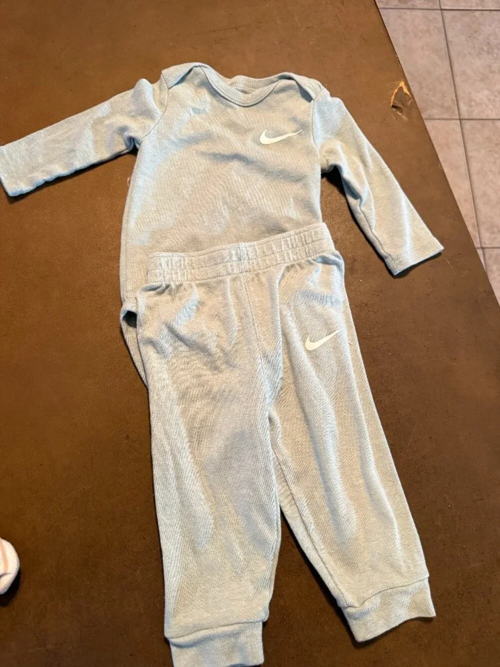 Nike Bodysuit & Joggers 2 piece Set green 9 months